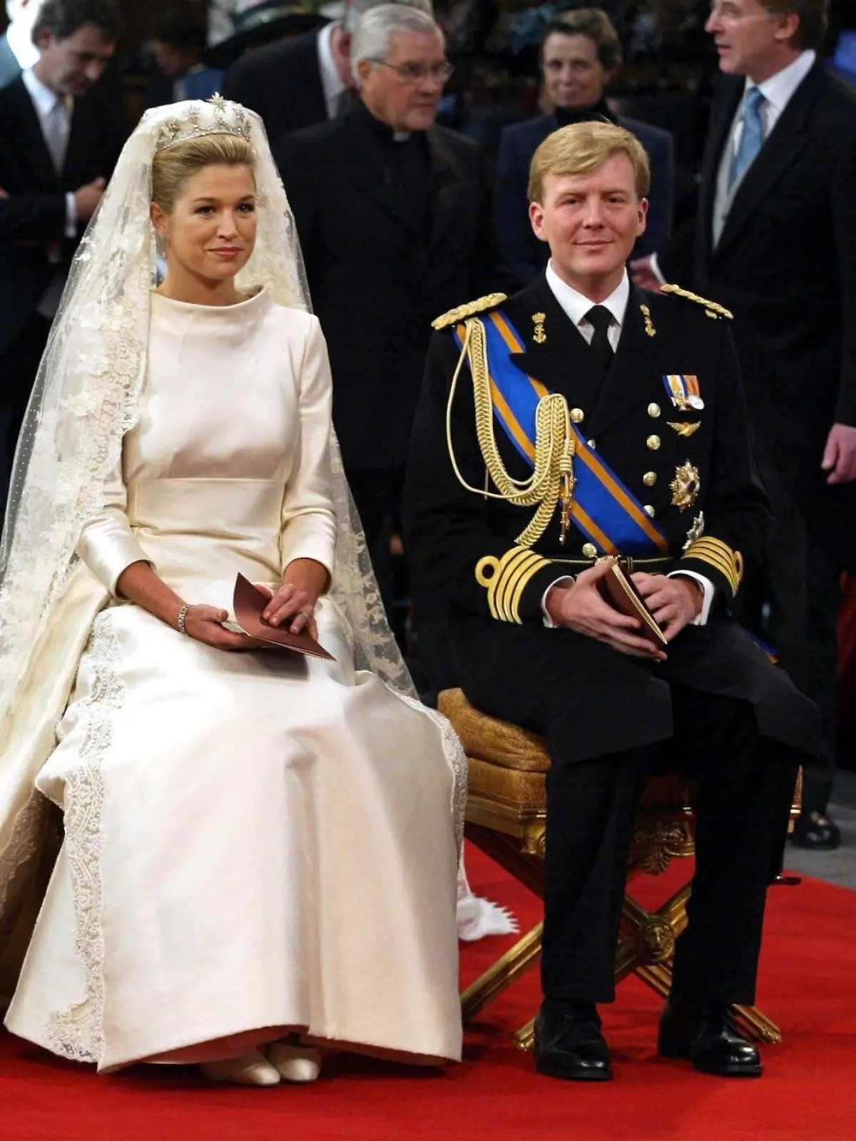 Bild zu: "Königin Máxima und mehr: Die schönsten Brautkleider von Star-Designer Valentino"