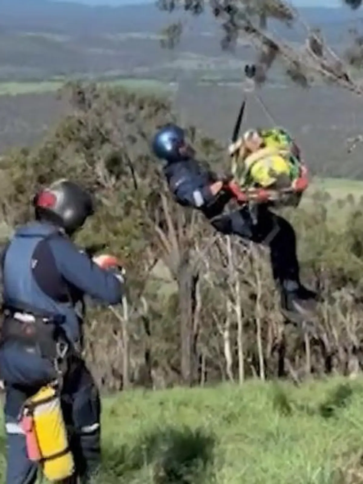 Bild zu: "Teenager stürzt 80 Meter in die Tiefe – seine Kopfhörer retten ihm das Leben!"