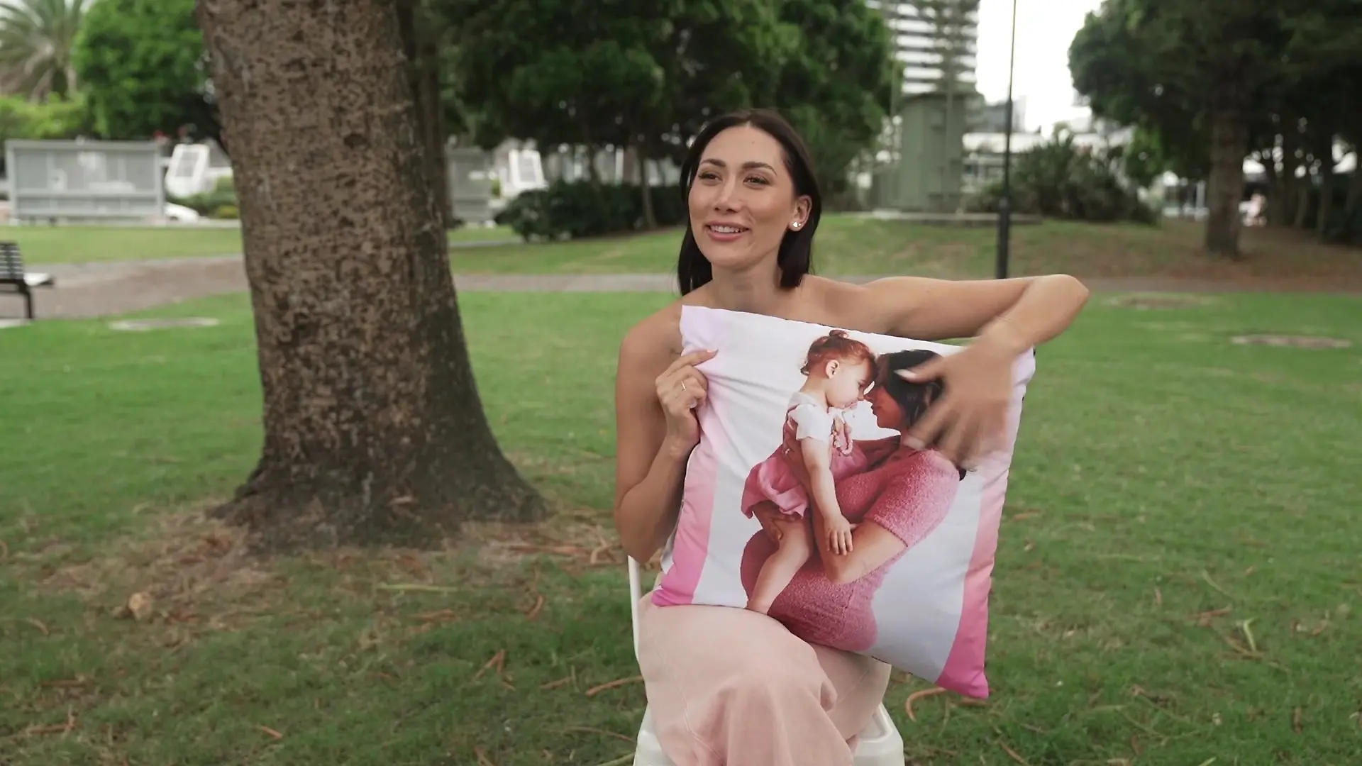 Samira Yavuz hat auch im Dschungel ihre zwei Kinder immer im Blick.