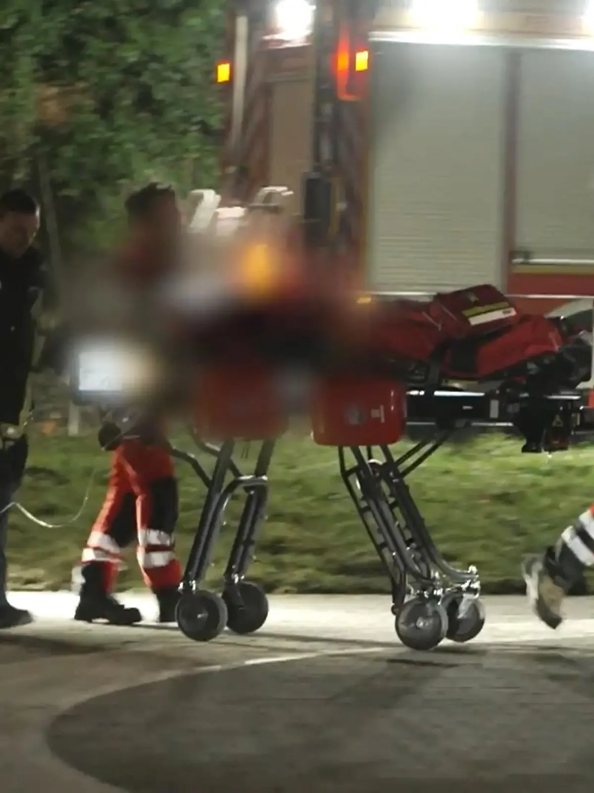 Bild zu: "Kleinkind (1) fällt aus dem Fenster"