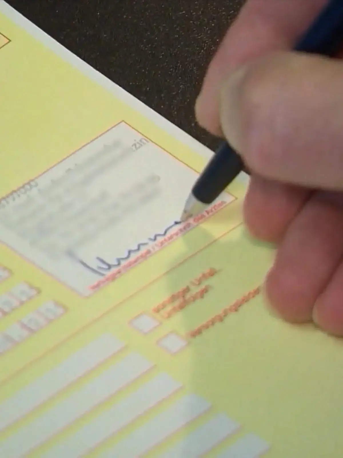 Bild zu: "Debatte um zu viele Krankheitstage voll entbrannt"