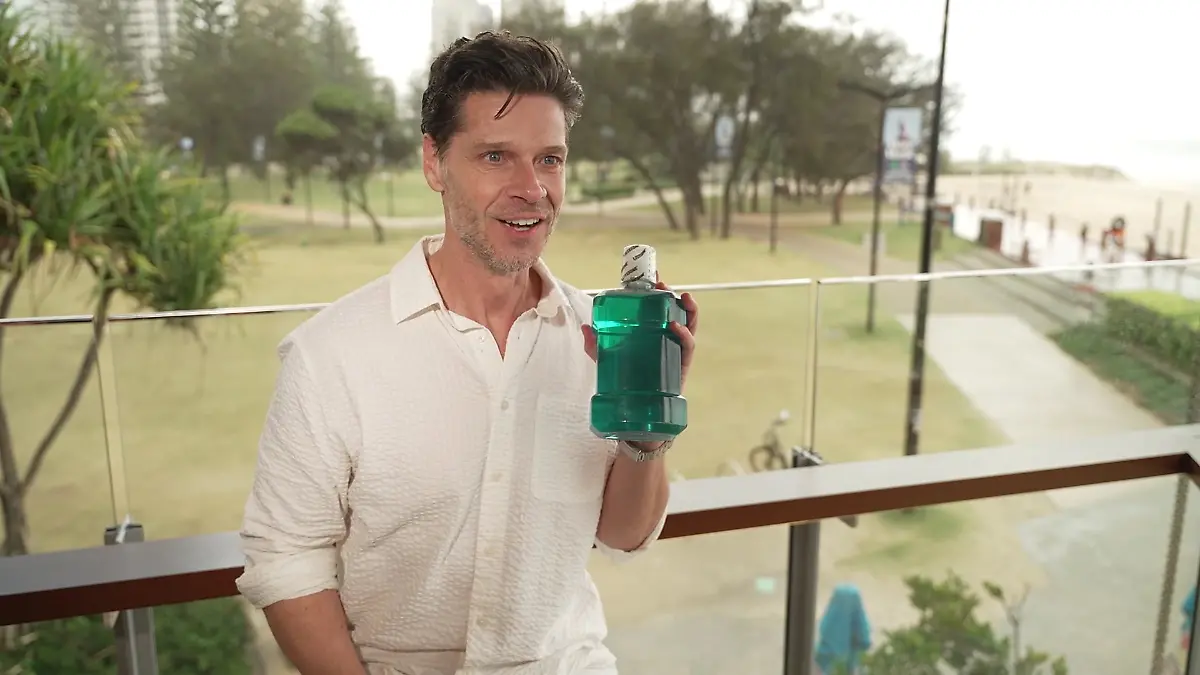 Stephen Dürr will im Dschungel nicht nur mit Aussehen glänzen, sondern auch, dass sich seine Mitbewerber schnell verduften. 