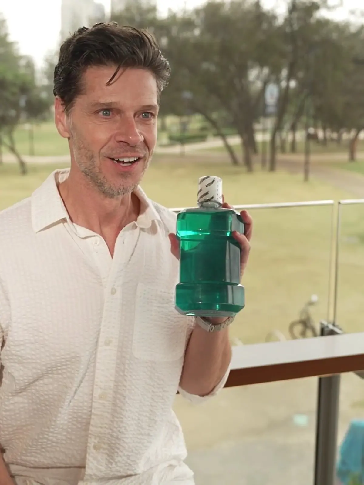 Stephen Dürr will im Dschungel nicht nur mit Aussehen glänzen, sondern auch, dass sich seine Mitbewerber schnell verduften. 