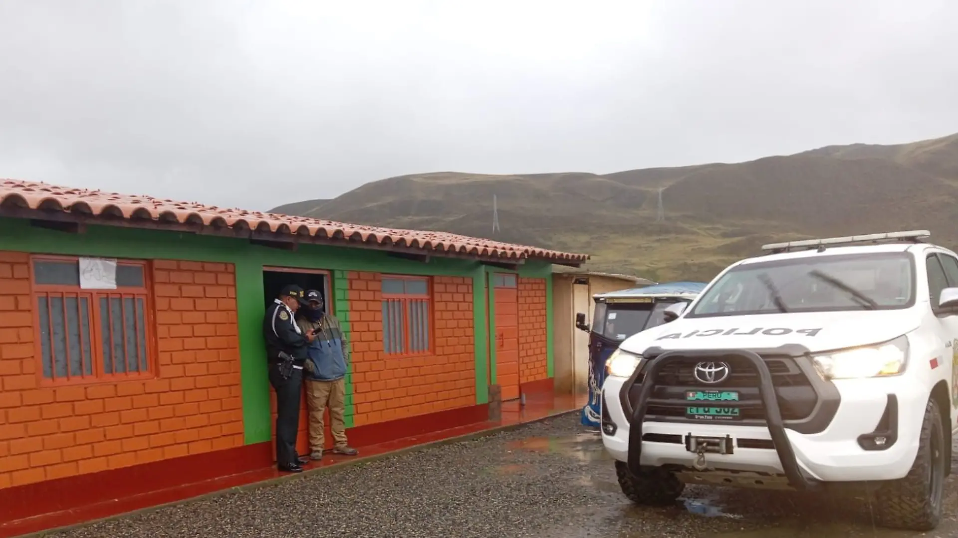 Ein Bild von der Touristenpolizei in Huaraz, das die Suche nach dem deutschen Touristen zeigt.