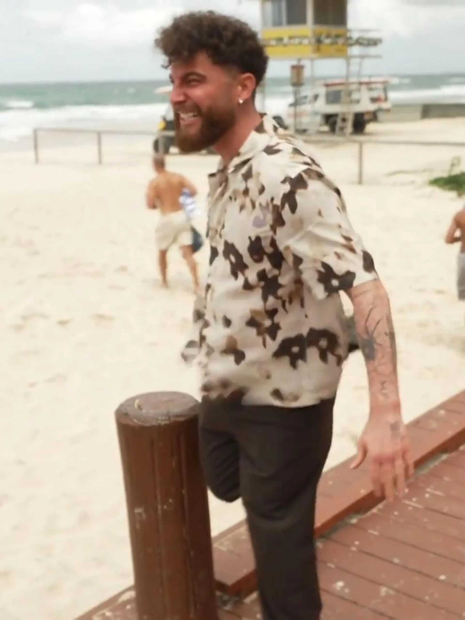 Schmerzen in Down Under! Dschungel-Star Umut Tekin hat ein ziemliches PO-blem