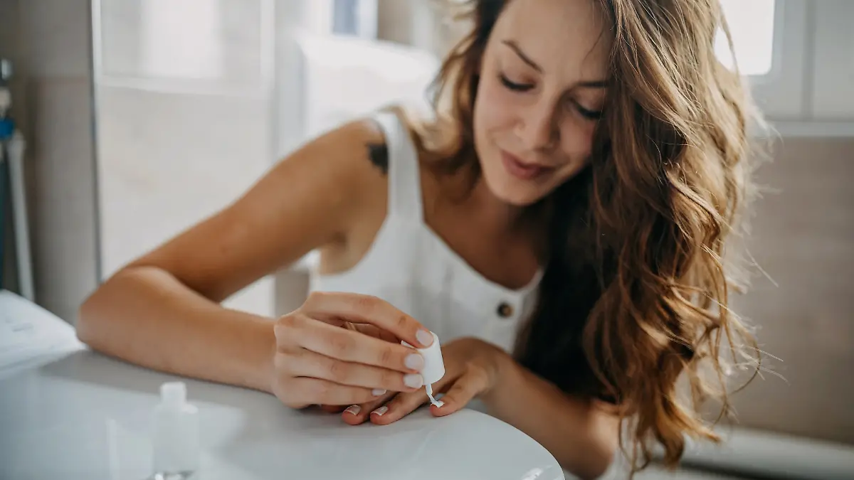 Gefahr-durch-pl-tzliche-Stromschl-ge-DM-ruft-beliebtes-Beauty-Produkt-zur-ck