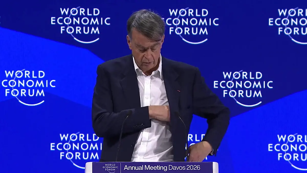 Top-Manager erlaubt sich Peinlich-Panne – nur Ehefrau kann ihn retten! Bei Weltwirtschaftsgipfel in Davos