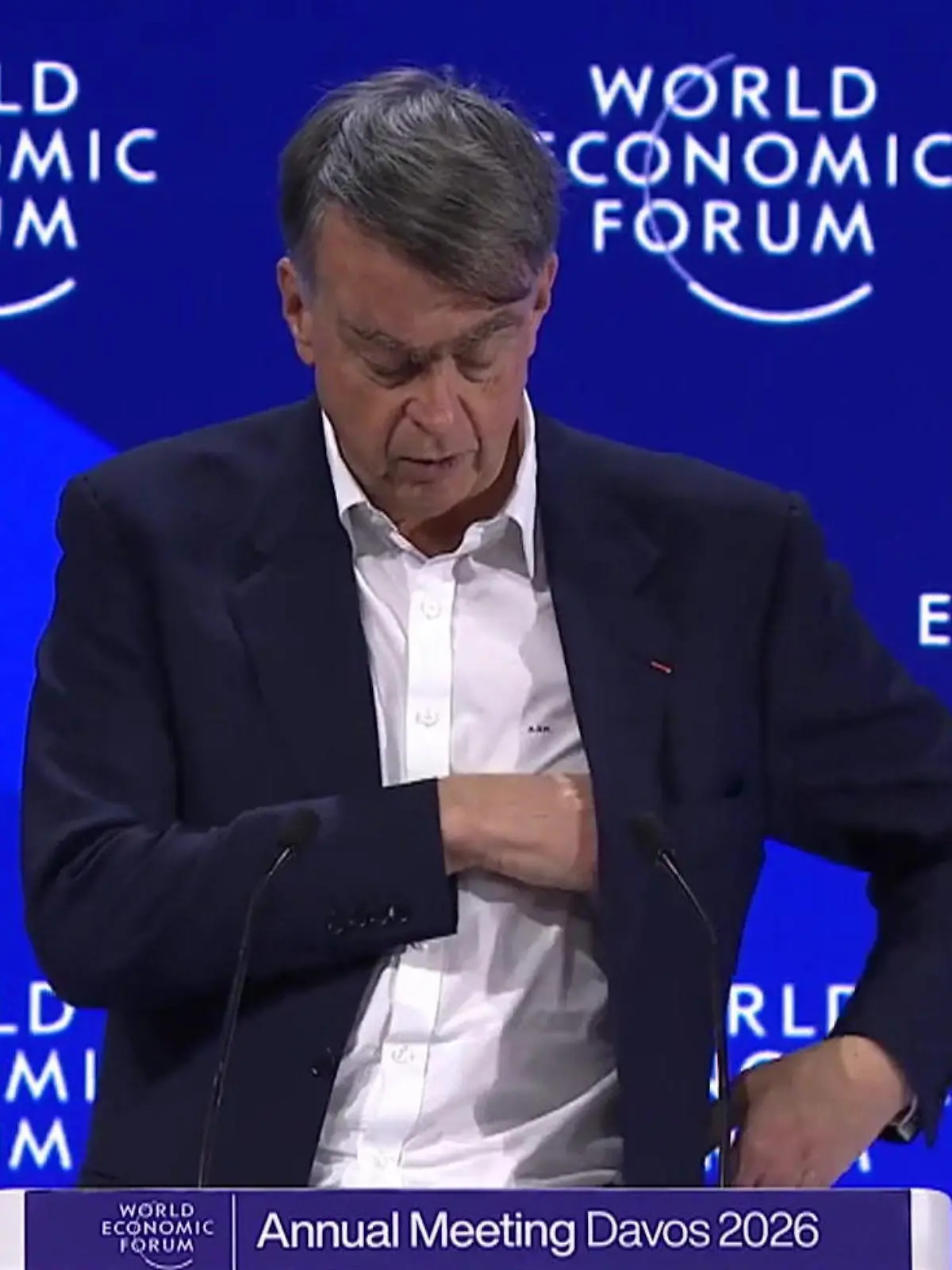 Bild zu: "Top-Manager erlaubt sich Peinlich-Panne – nur Ehefrau kann ihn retten!"