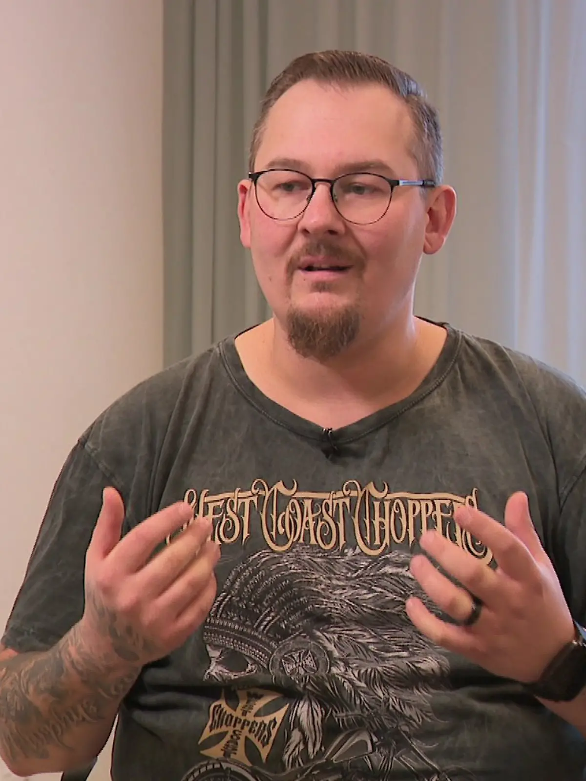 Bild zu: "Sascha bekommt die Diagnose Depression: Bei den „kleinsten Kleinigkeiten” gereizt"