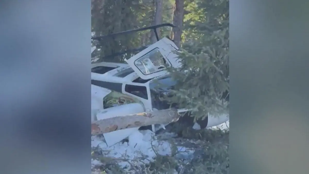 Helikopter bei Absturz komplett zertrümmert – DAS rettete wohl die Insassen! Horror-Unfall in Utah