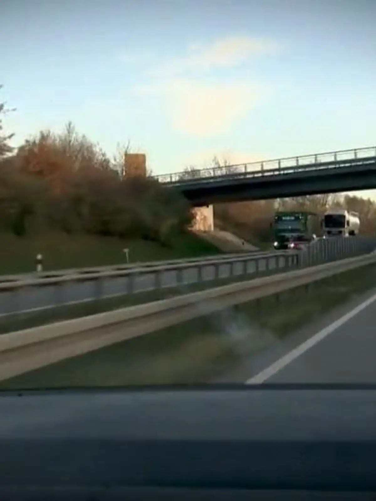 Bild zu: "Mehrfacher Mordversuch von der Autobahnbrücke?"