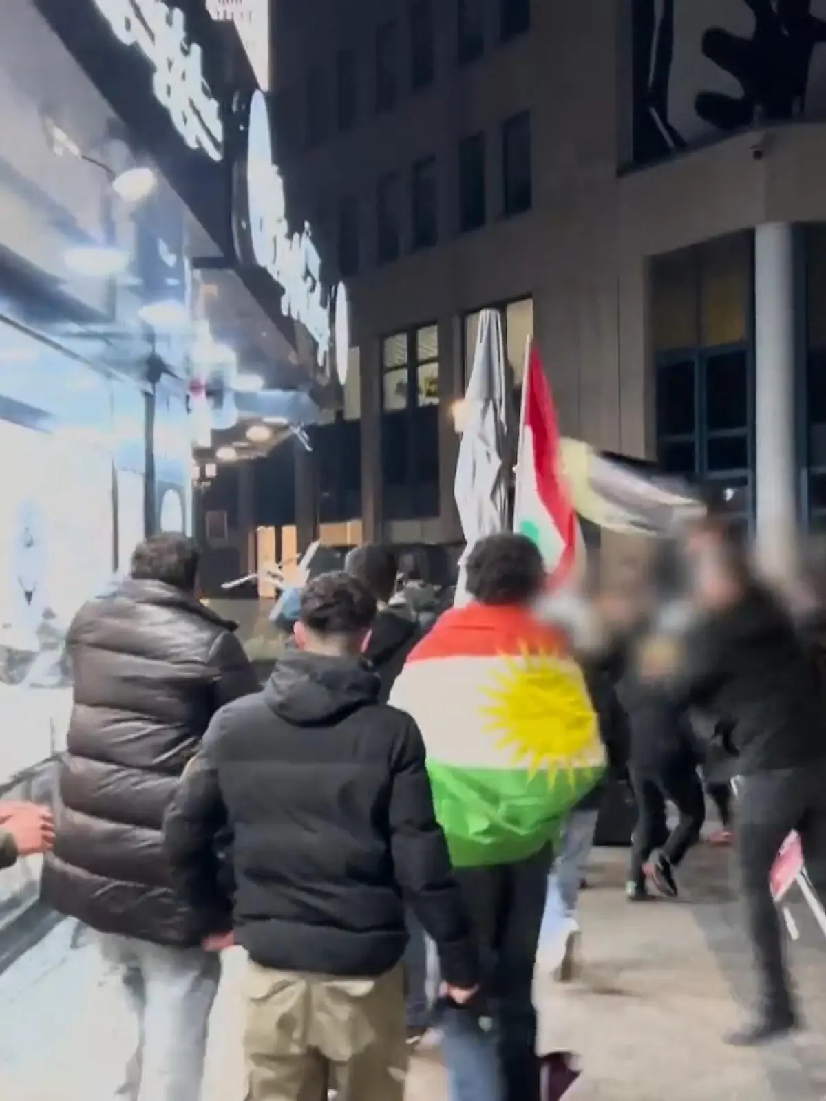 Bild zu: "Demonstranten randalieren in Dortmund"