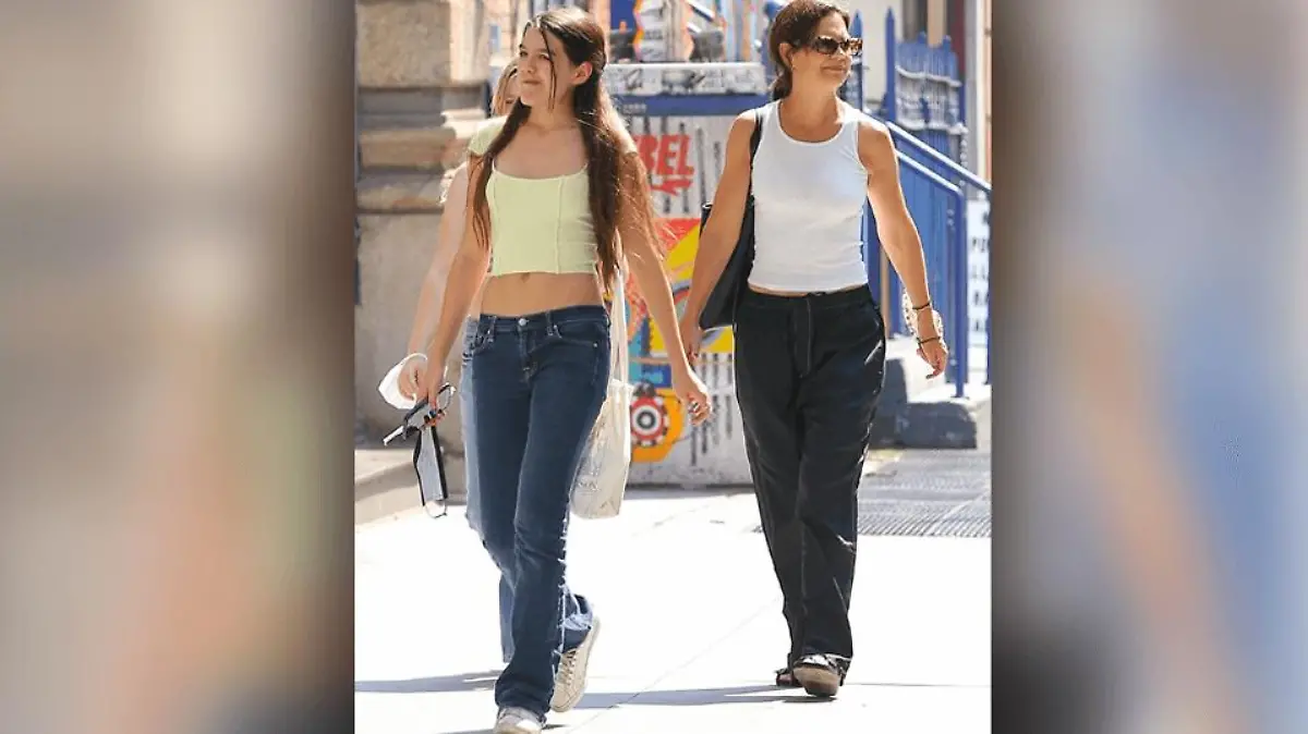 Suri Cruise und Katie Holmes schlendern durch New York.
