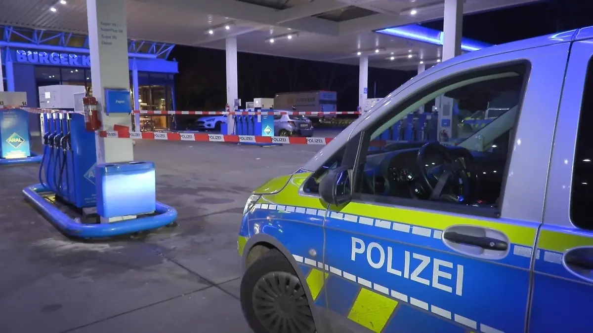 Polizist bei dramatischer Verfolgungsjagd angefahren Großeinsatz in Köln