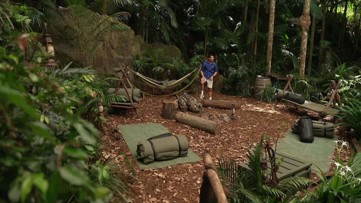 RTL-Reporter Sebastian Klimpke im Camp „Snake Rock”