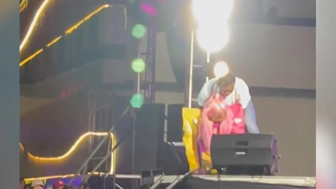 Philippinen-Star-bricht-ohnm-chtig-auf-der-B-hne-zusammen-Zuschauer-geschockt