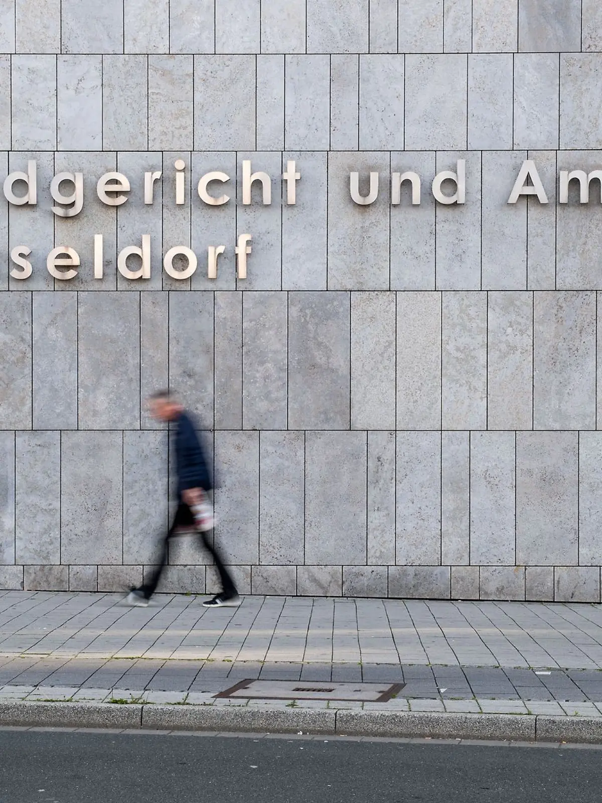 Bild zu: "Mutter bringt Baby mit lebensgefährlicher Verletzung zum Arzt – Eltern vor Gericht!"