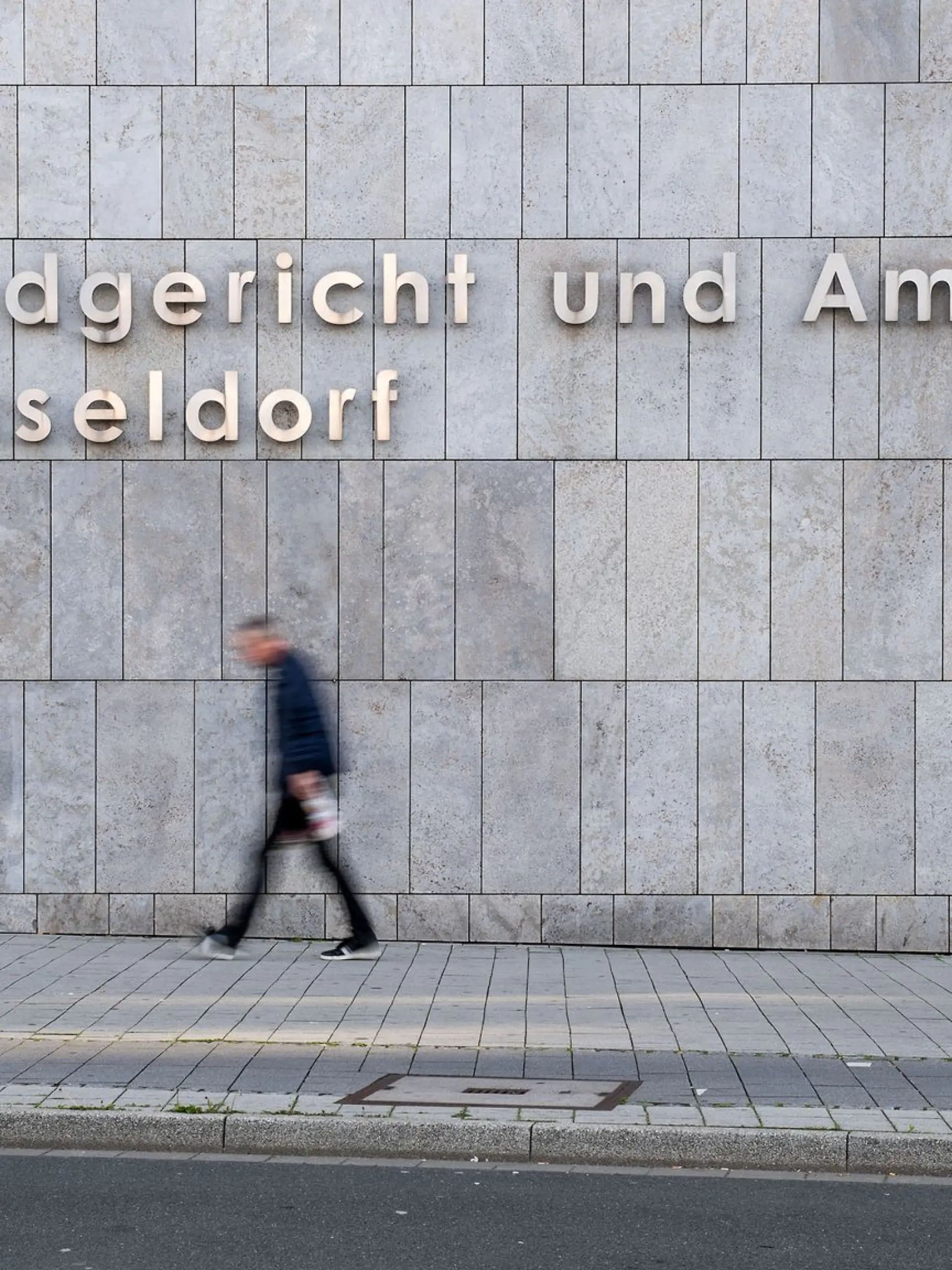Bild zu: "Mutter bringt Baby mit lebensgefährlicher Verletzung zum Arzt – Eltern vor Gericht!"
