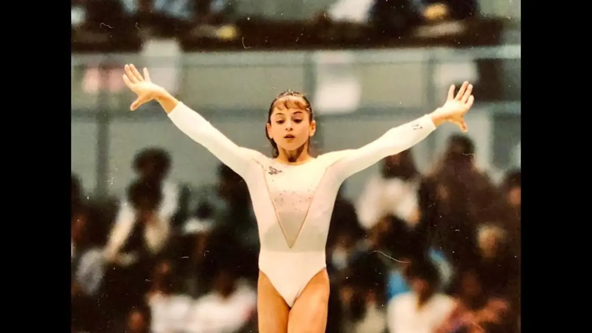 Dominique Moceanu bei einem Turnwettkampf.