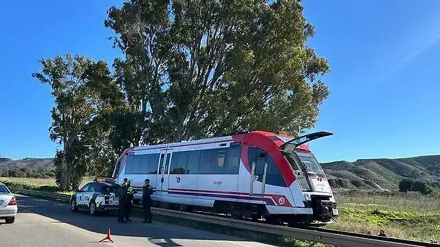 Schon-wieder-in-Spanien-Zug-kollidiert-mit-Kranwagen