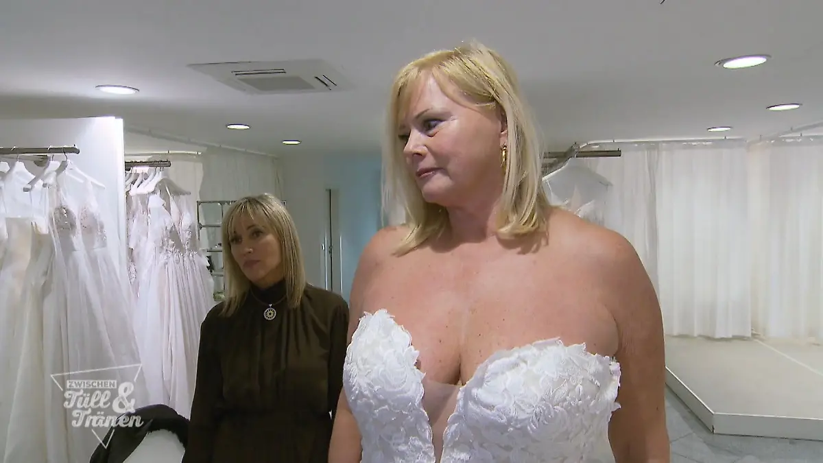 Irene probiert sich durch Sexy, aber elegant