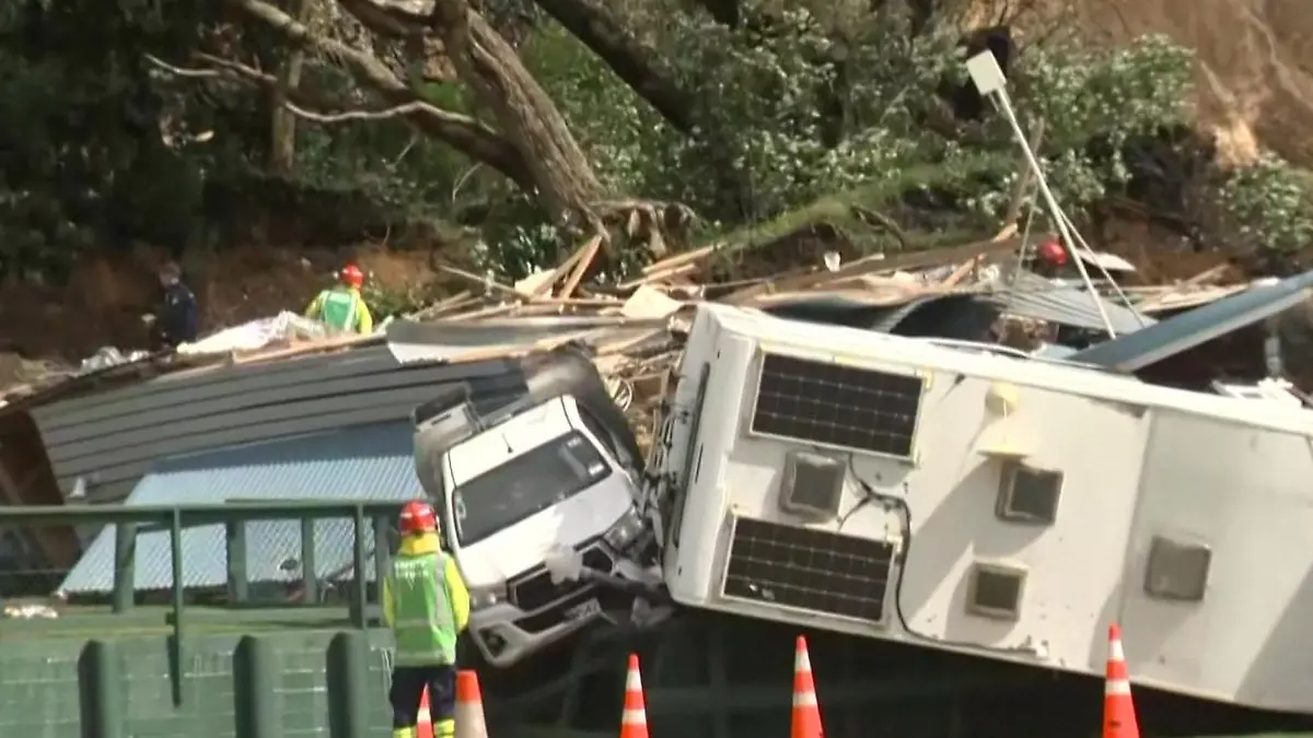 Touristen fliehen vor Gesteinsmassen – mehrere Menschen auf Campingplatz verschüttet! Erdrutsch in Neuseeland