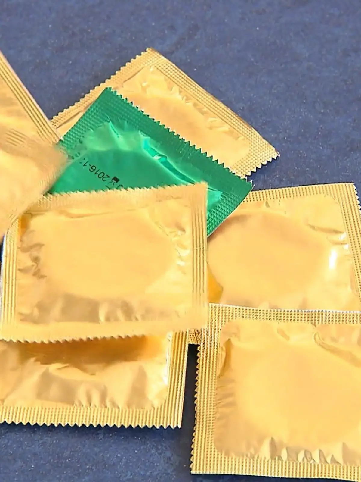 Bild zu: "Junge Menschen haben immer später Sex"