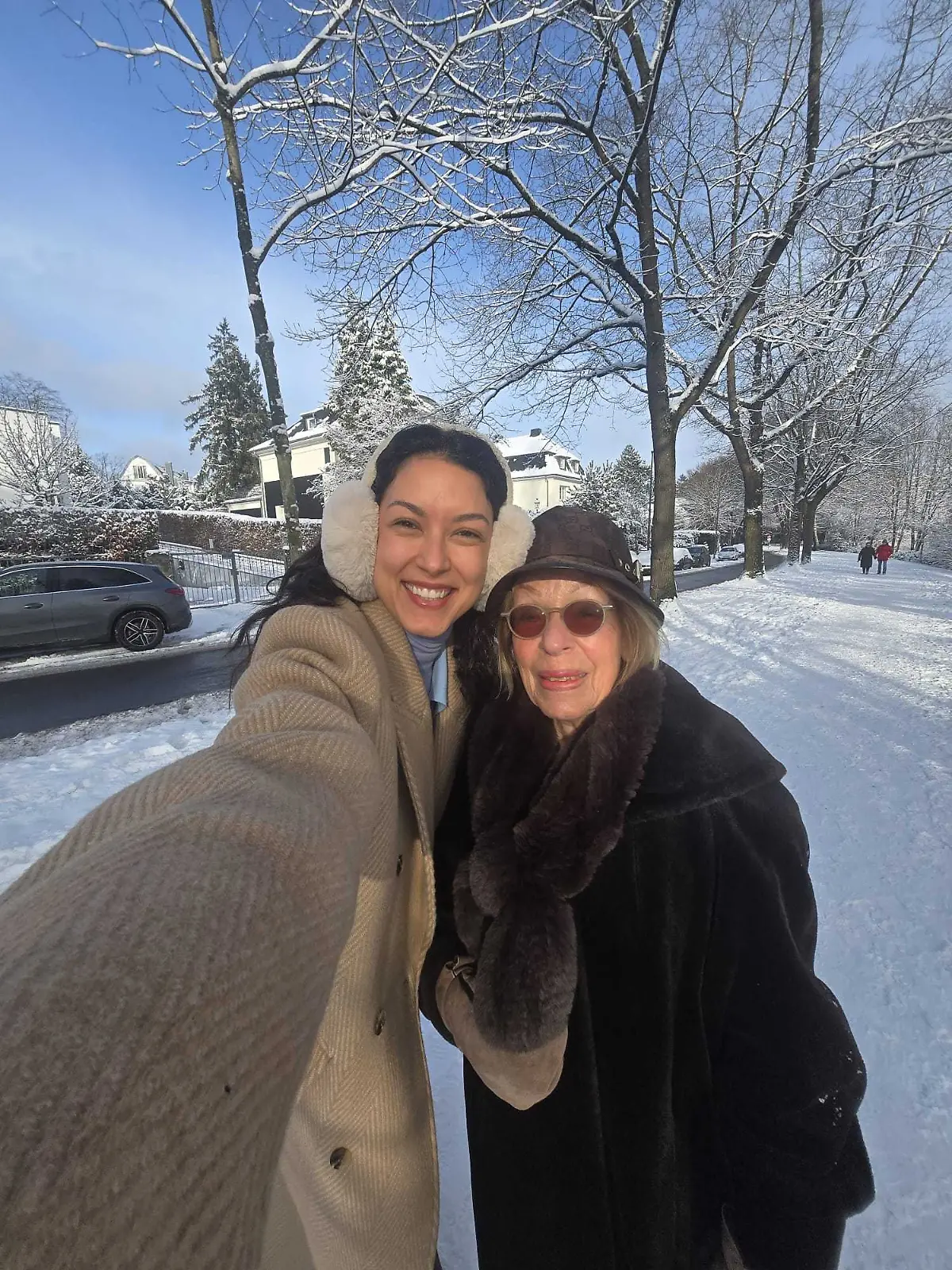 Bild zu: "SIE ist die geheime Chefin von „Exclusiv”-Moderatorin Rebecca Mir"