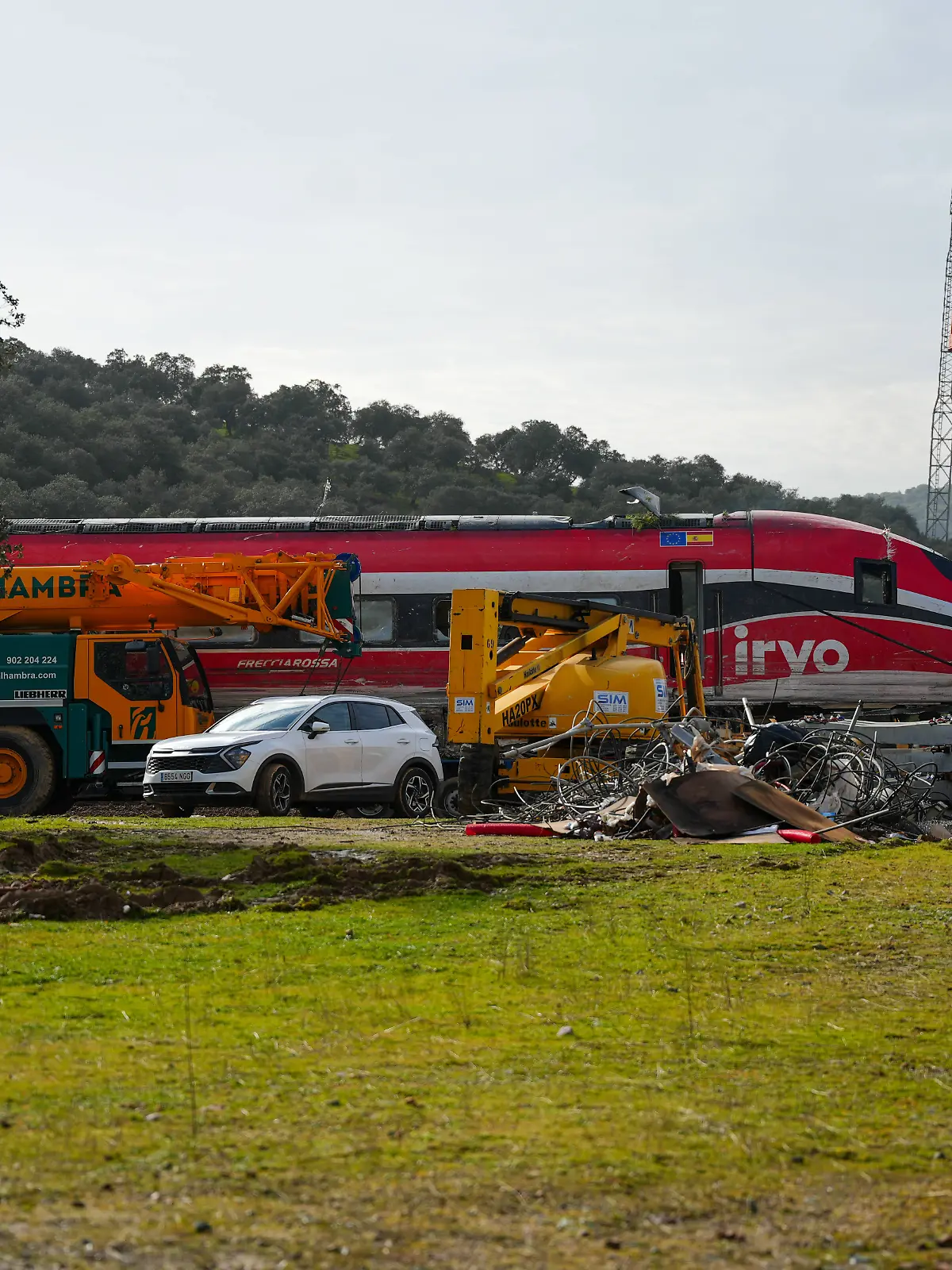 Bild zu: "Eine Deutsche unter 45 Toten des Zugunglücks"