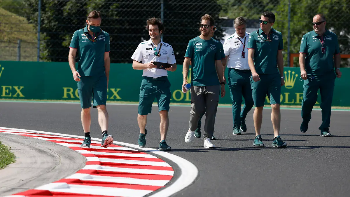  Formula 1 2021: Hungarian GP HUNGARORING, HUNGARY - JULY 29: Sebastian Vettel, Aston Martin during the Hungarian GP at Hungaroring on Thursday July 29, 2021 in Budapest, Hungary. Photo by Glenn Dunbar / LAT Images Images PUBLICATIONxINxGERxSUIxAUTxHUNxONLY GP2111_074447_J5A4011