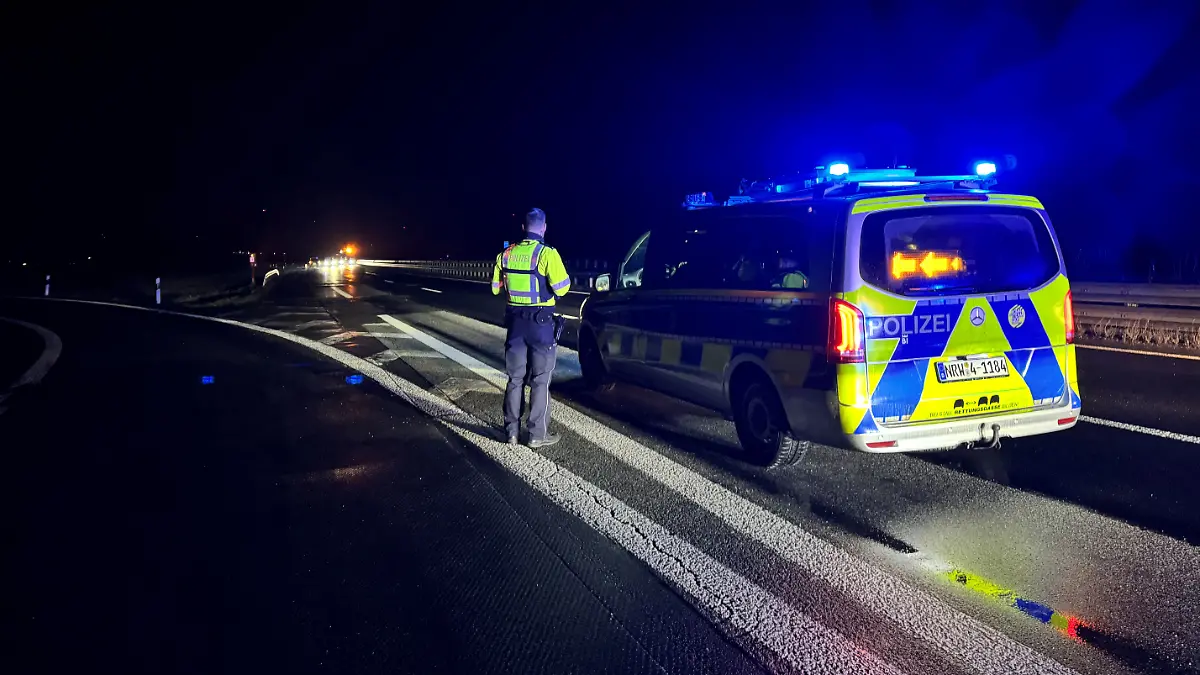 Glatteis-auf-A44-bei-Paderborn-Drei-Tote-und-elf-Verletzte-bei-Unfallserie