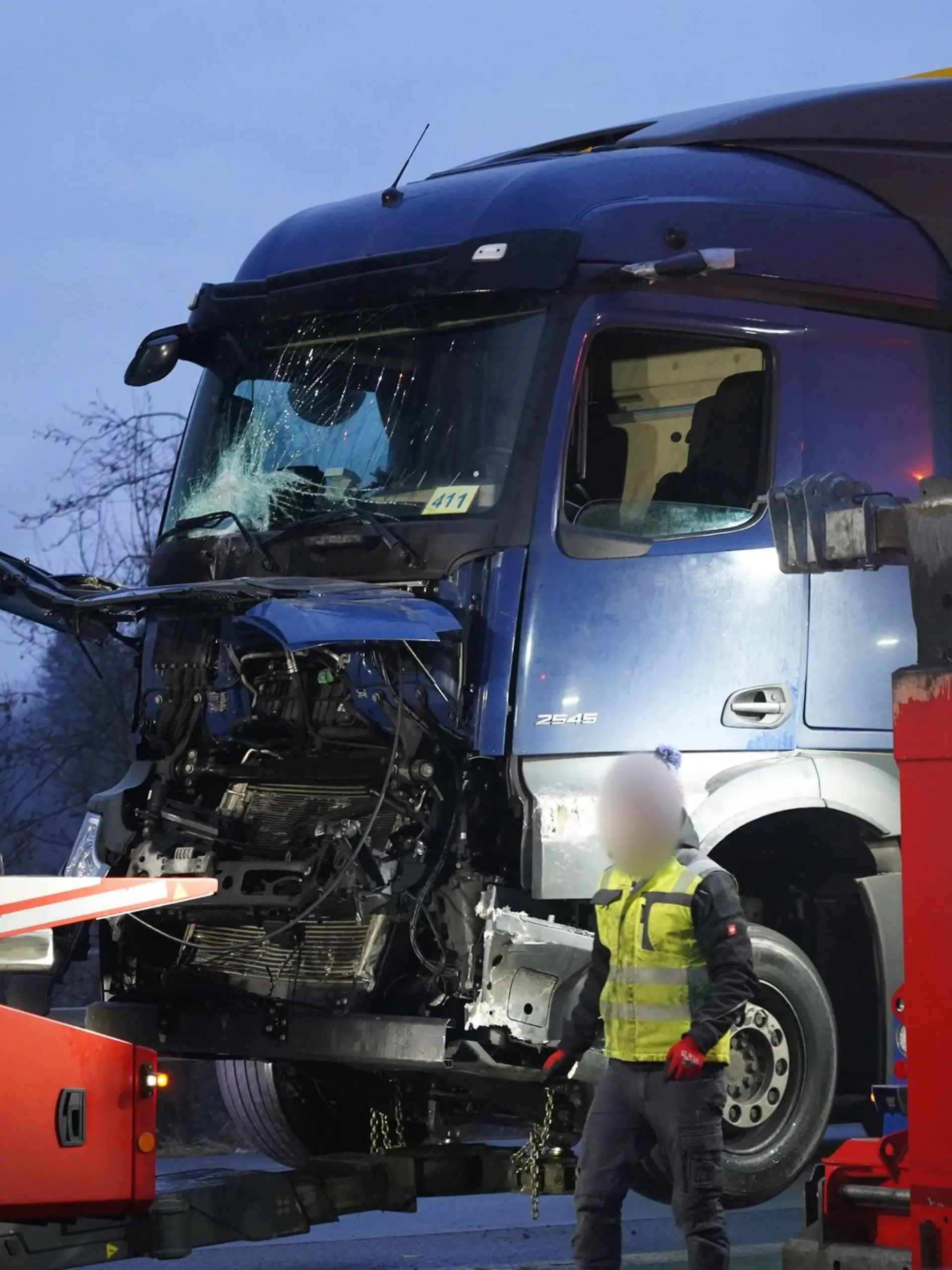 Bild zu: "Drei Tote auf A44"