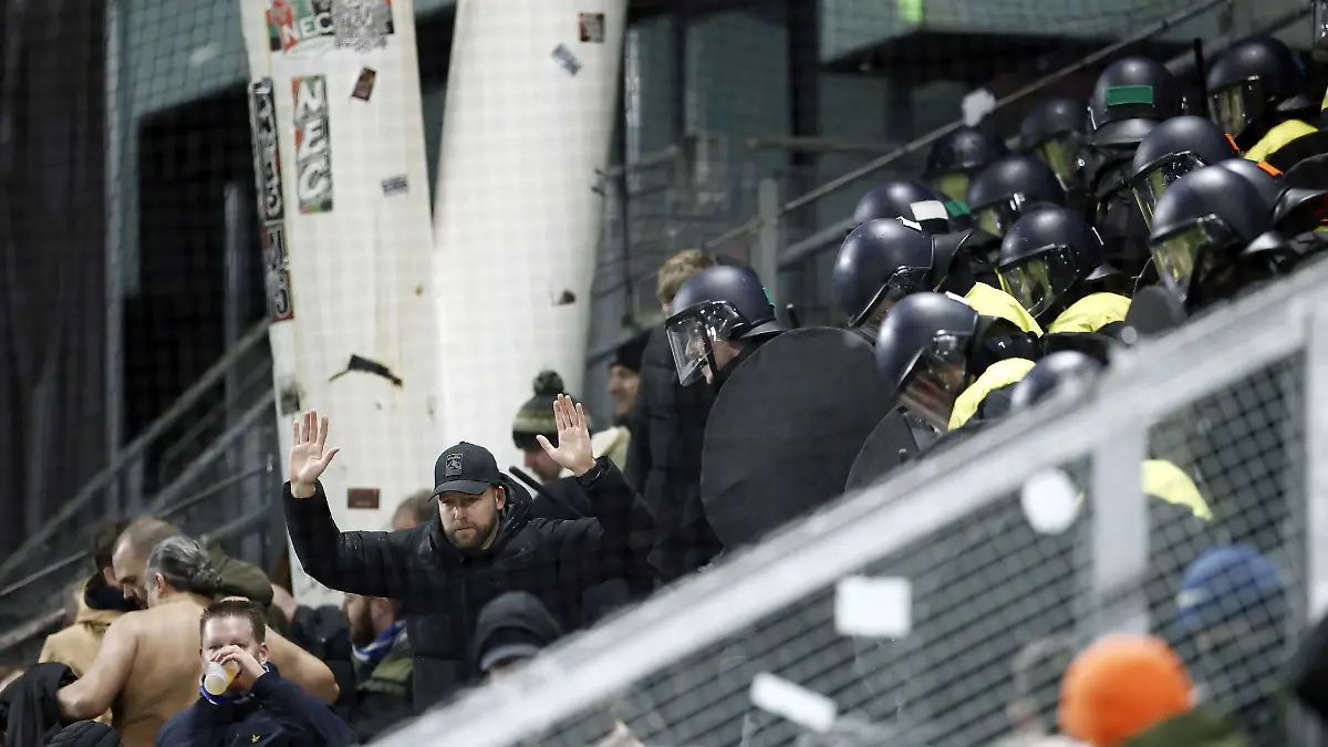 Nach-Fan-Ausschluss-KRC-Genk-erhebt-Vorw-rfe-gegen-Polizei