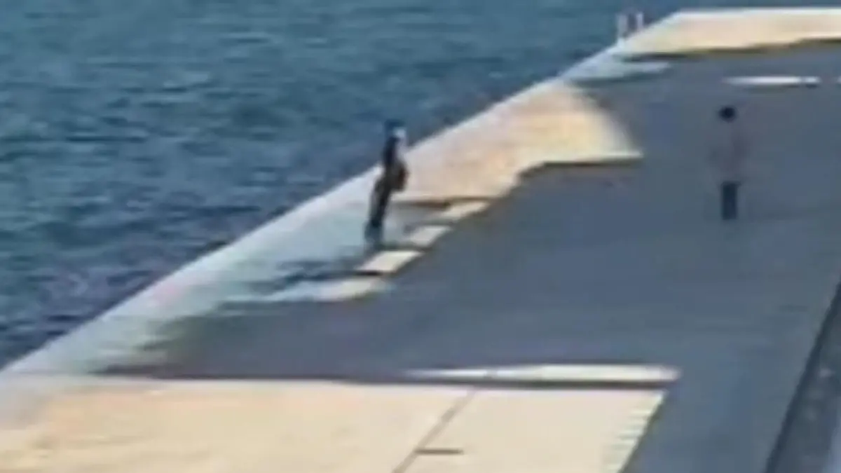 Junge (13) will vor Freundin angeben – dann bringt er sich in Lebensgefahr! Bei Minusgraden in Wasser gelandet