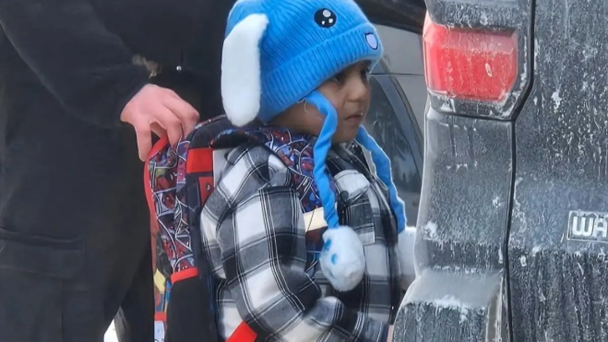 ICE nimmt fünfjährigen Jungen aus Minnesota bei der Ankunft zu Hause fest, sagen Schulbeamte.jpg