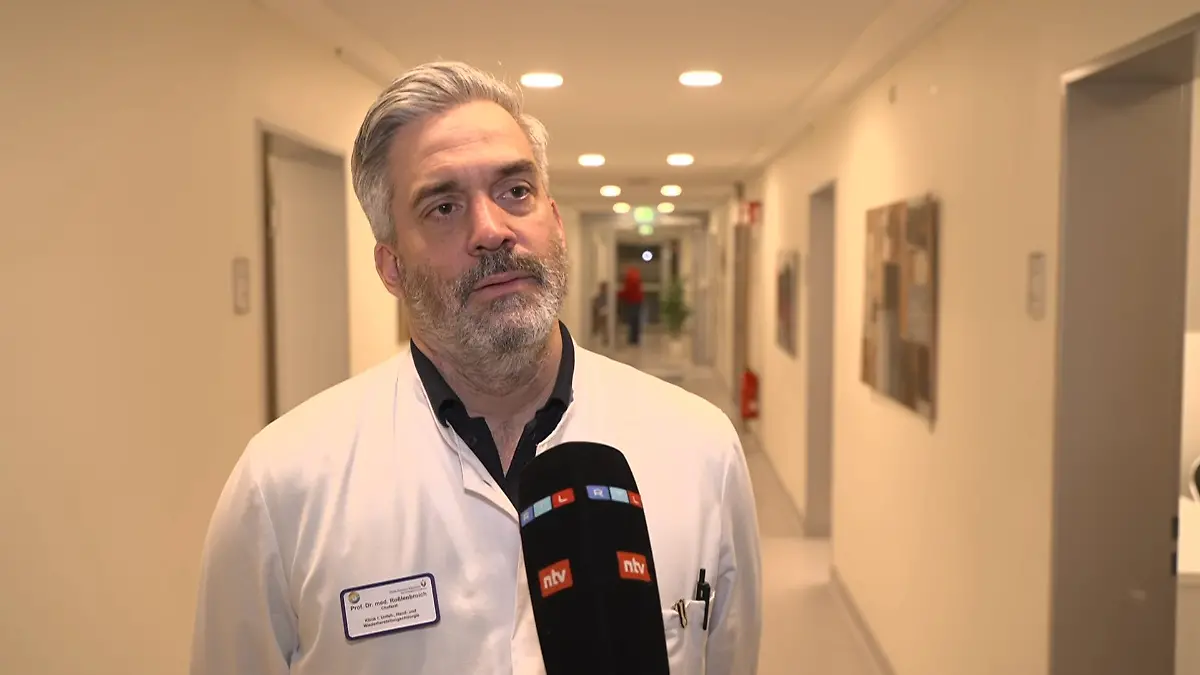 Steffen Roßlenbroich, Chefarzt der Klinik für Unfall-, Hand- und Wiederherstellungschirurgie am Marienhospital Osnabrück