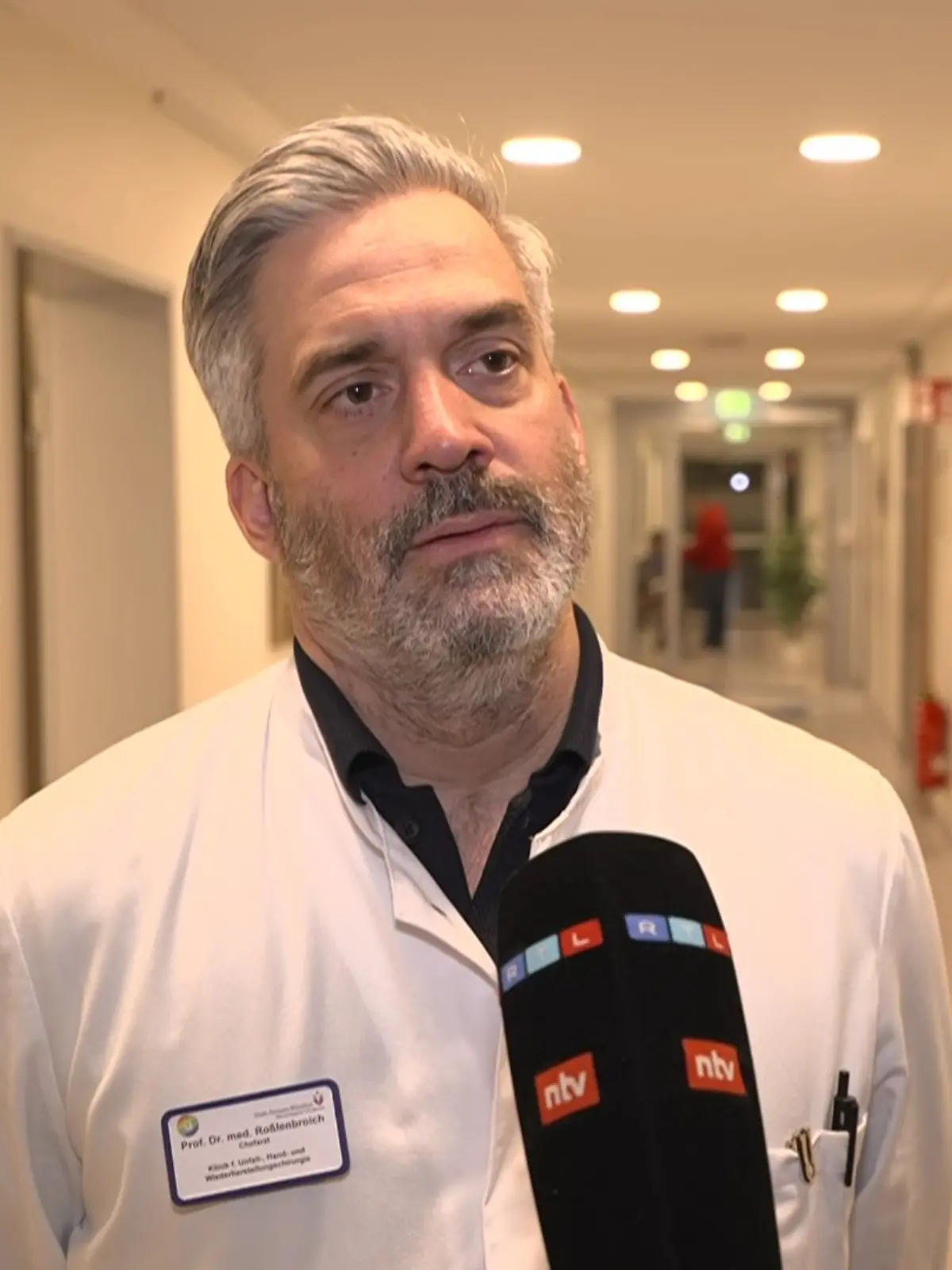 Steffen Roßlenbroich, Chefarzt der Klinik für Unfall-, Hand- und Wiederherstellungschirurgie am Marienhospital Osnabrück