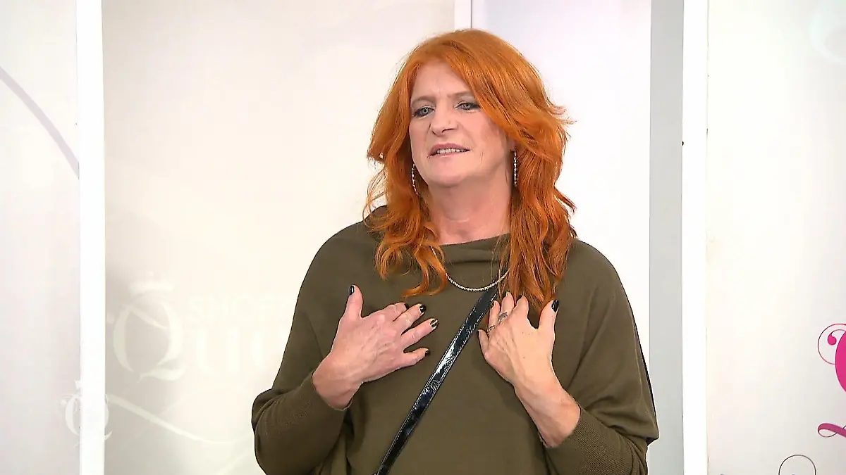 Ein Look, der Anja viel jünger wirken lässt Frisch und verrückt