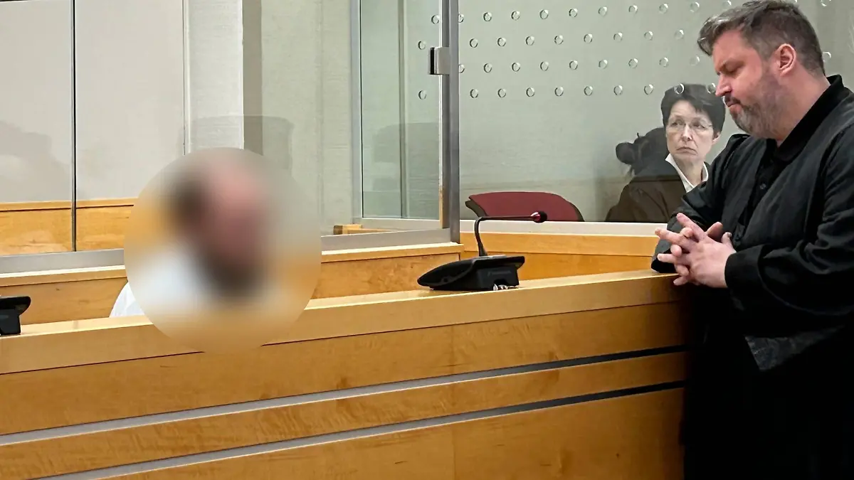 Der Angeklagte im Gericht.