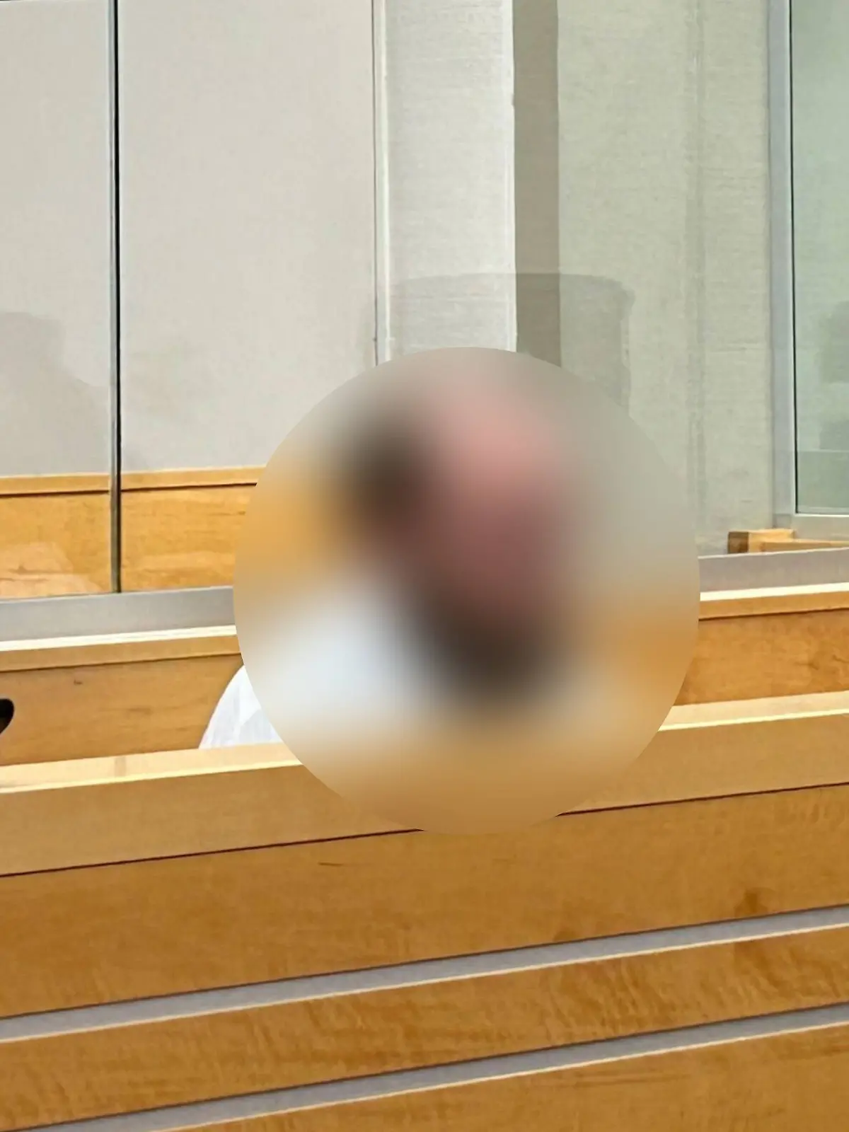 Der Angeklagte im Gericht.