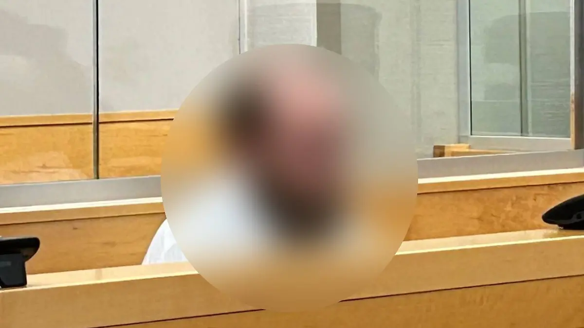 Der Angeklagte im Gericht.