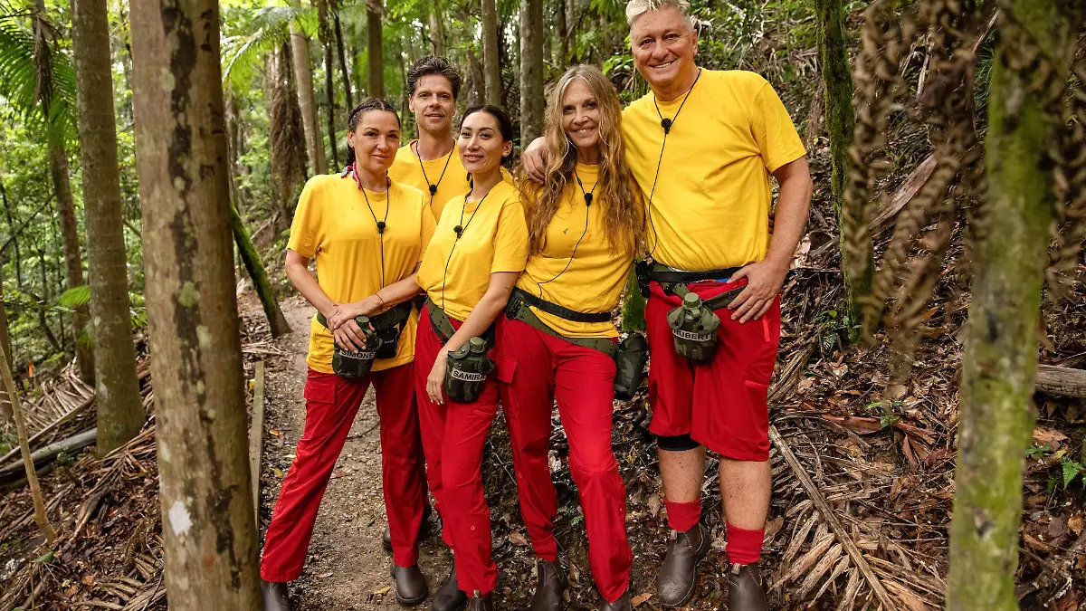 Das „Snake Rock” Camp mit den Stars (v.l.) Simone Ballack, Stephen Dürr, Samira Yavuz, Nicole Belstler-Boettcher, Hubert Fella.