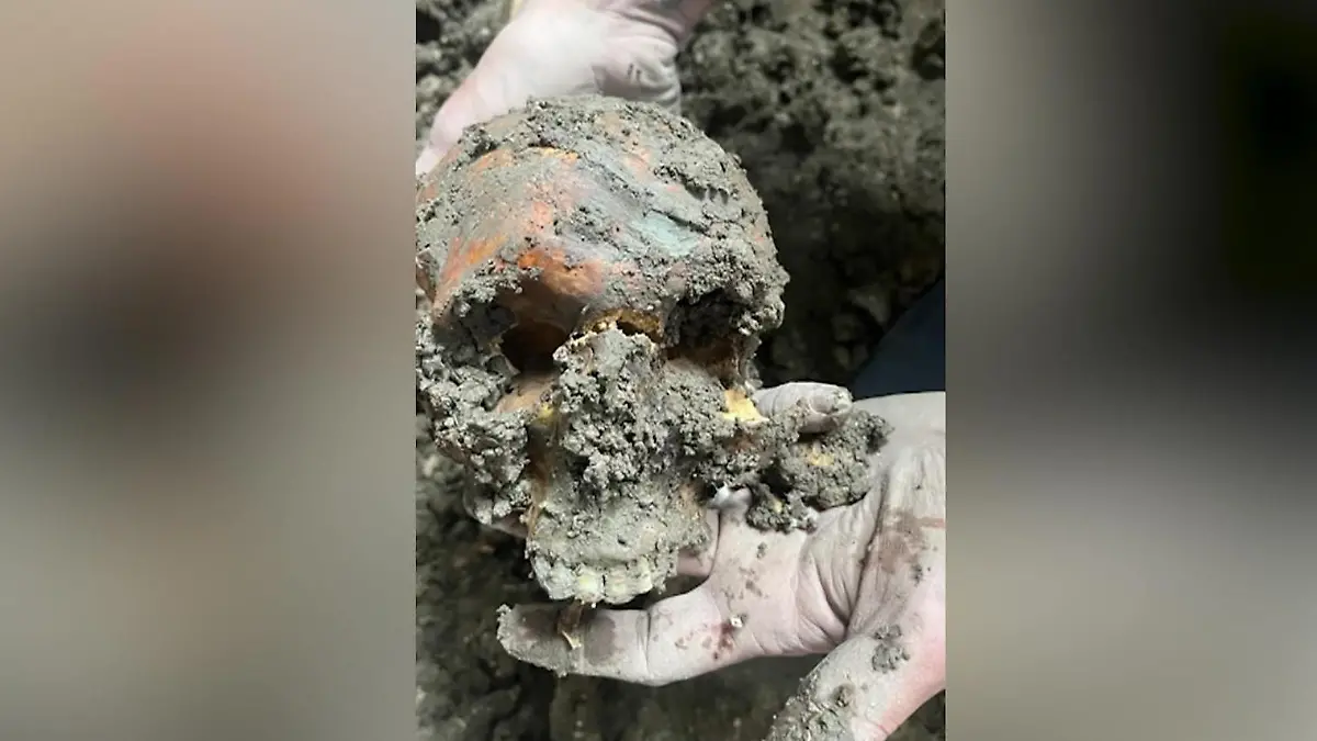 Paar-will-Kirche-zu-Traumhaus-umbauen-und-st-t-unter-dem-Fu-boden-auf-83-Leichen