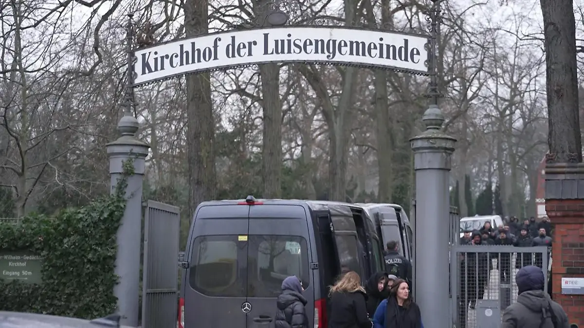 Beerdigung im Berliner Clan-Milieu Polizeieinsatz sorgt für Ordnung