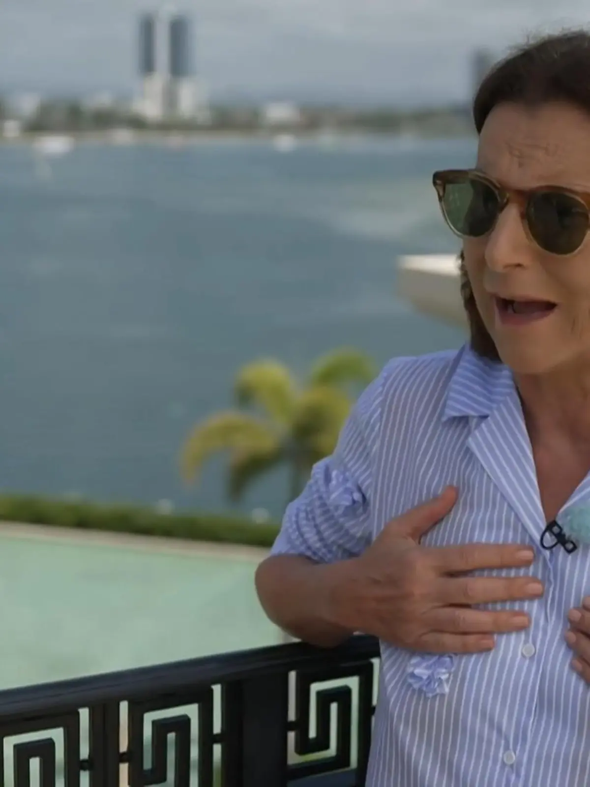 Bild zu: "Claudia Obert sorgt außerhalb des Camps für Kasalla!"