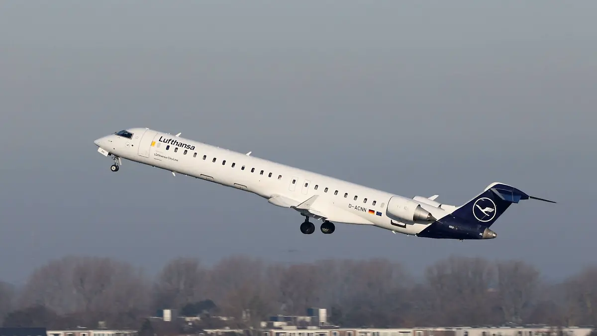 Ein Lufthansa-Flugzeug des Typs CRJ-900LR geriet in Schwierigkeiten. (Symbolbild)