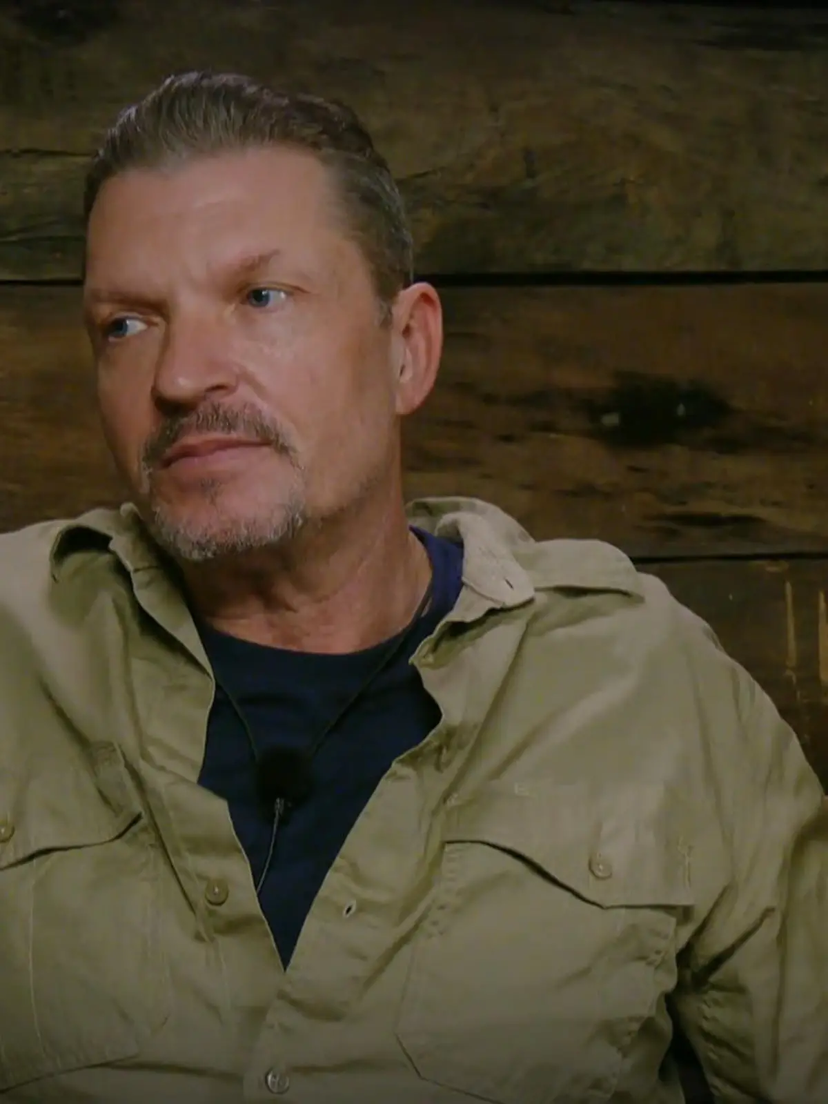 Bild zu: ""Dann bist du bei 7 Flaschen Wein" - Hardys Beichte"