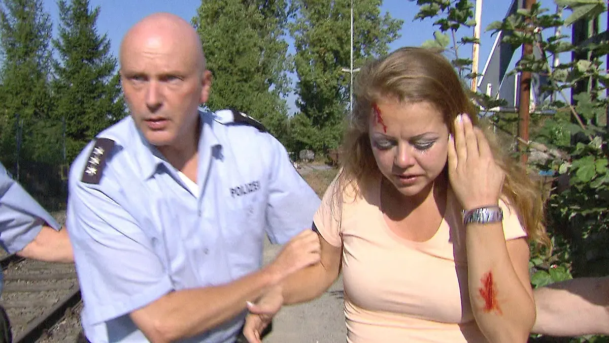 Bahnarbeiter findet Blutspuren / Jugendliche überfällt Apotheke