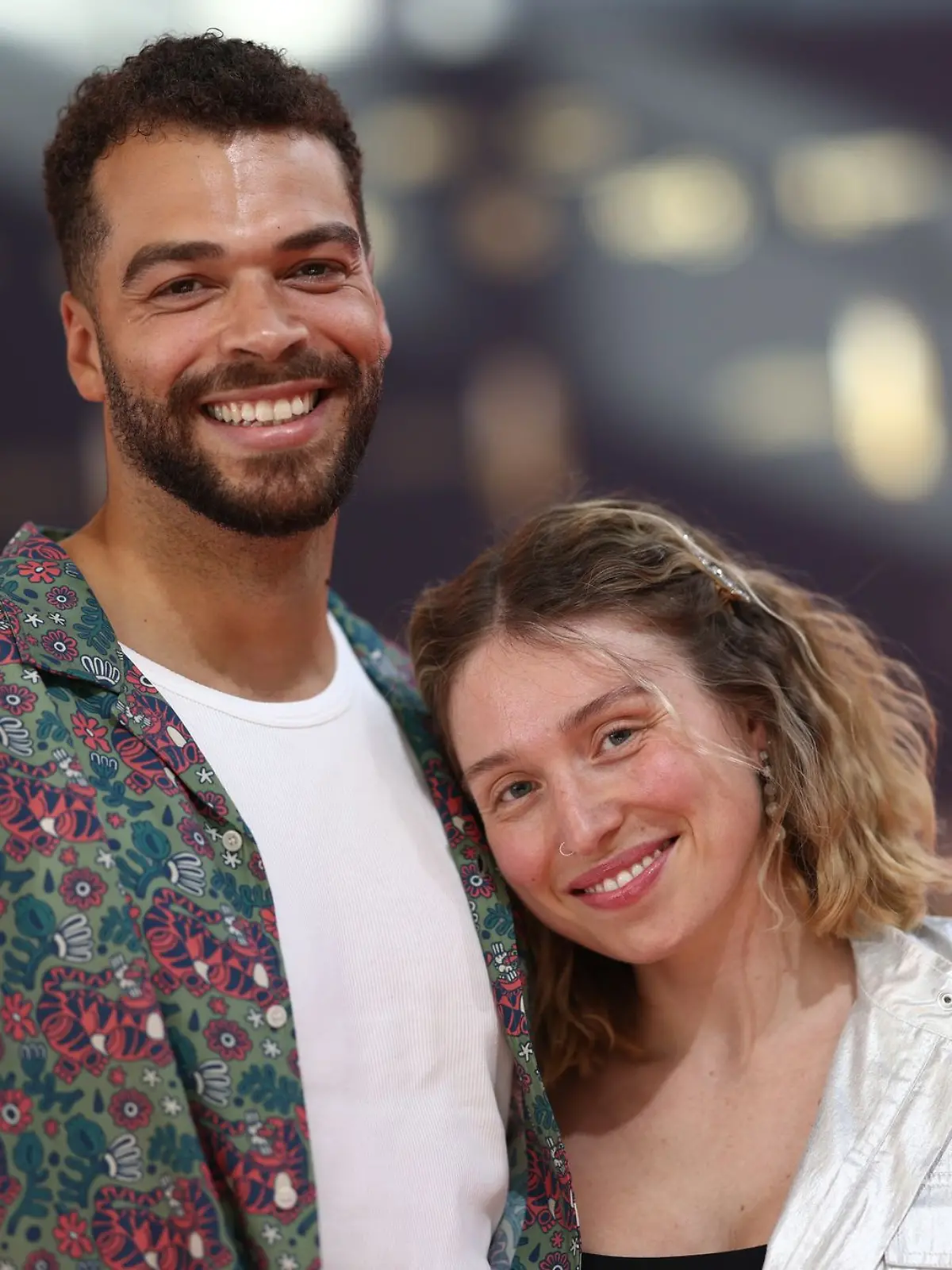 Bild zu: "Bibi und Freund Timothy erklären ihr großes Liebesglück"