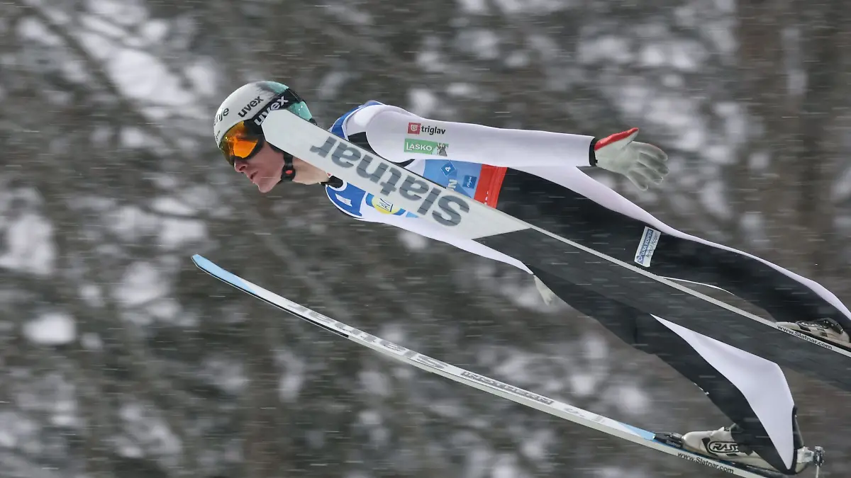 Ski-rutschen-die-Schanze-runter-Prevc-darf-nicht-fliegen